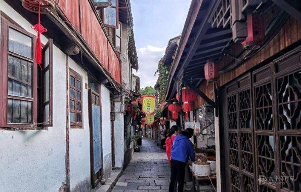 如何提高旅客通行效率?省政协老委员专家组组长陈雨农建议优化我省火车站服务质量